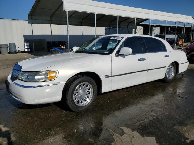 lincoln town car c 1998 1lnfm83w8wy702103