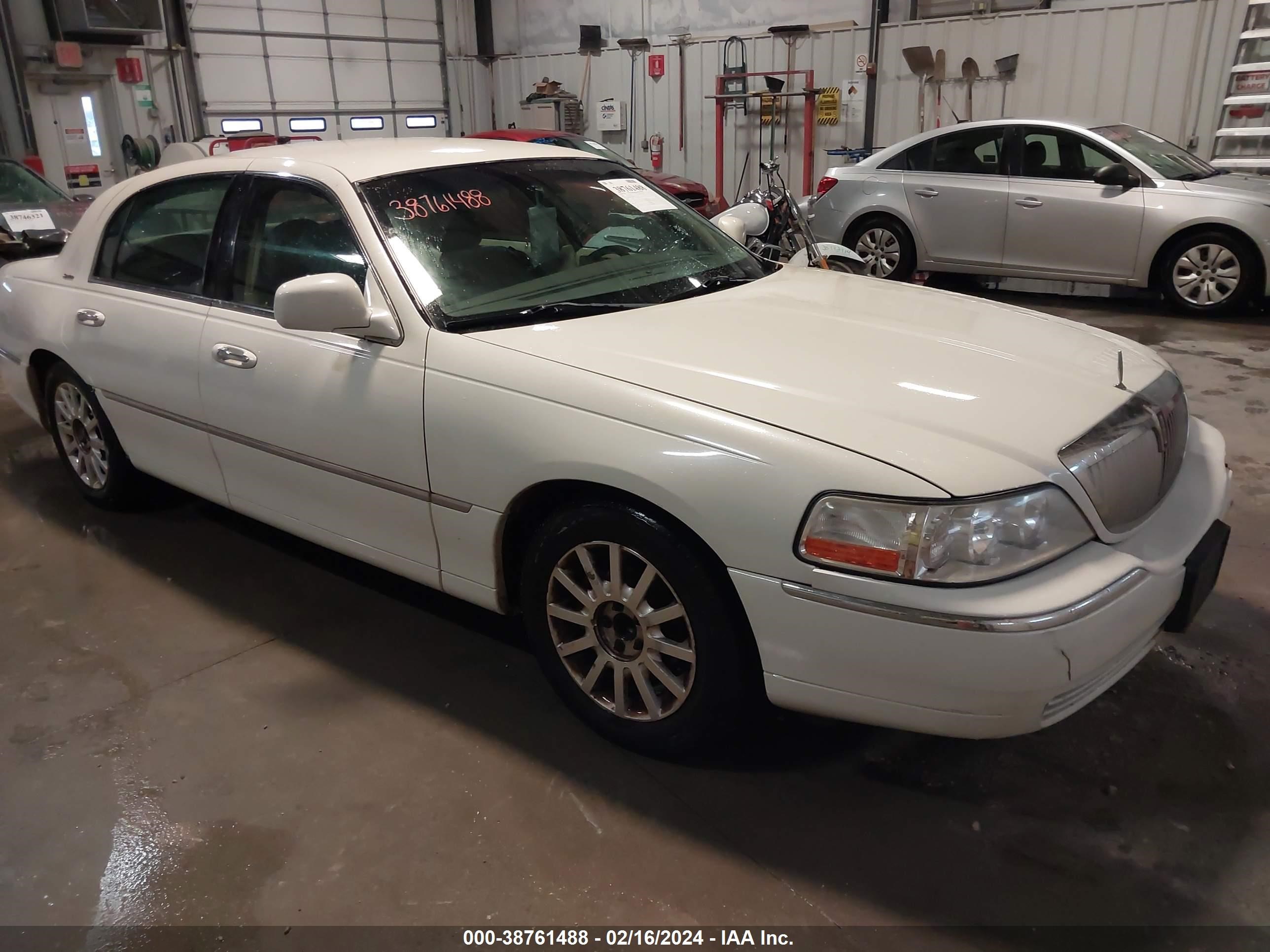 lincoln town car 2006 1lnhm81v66y634774