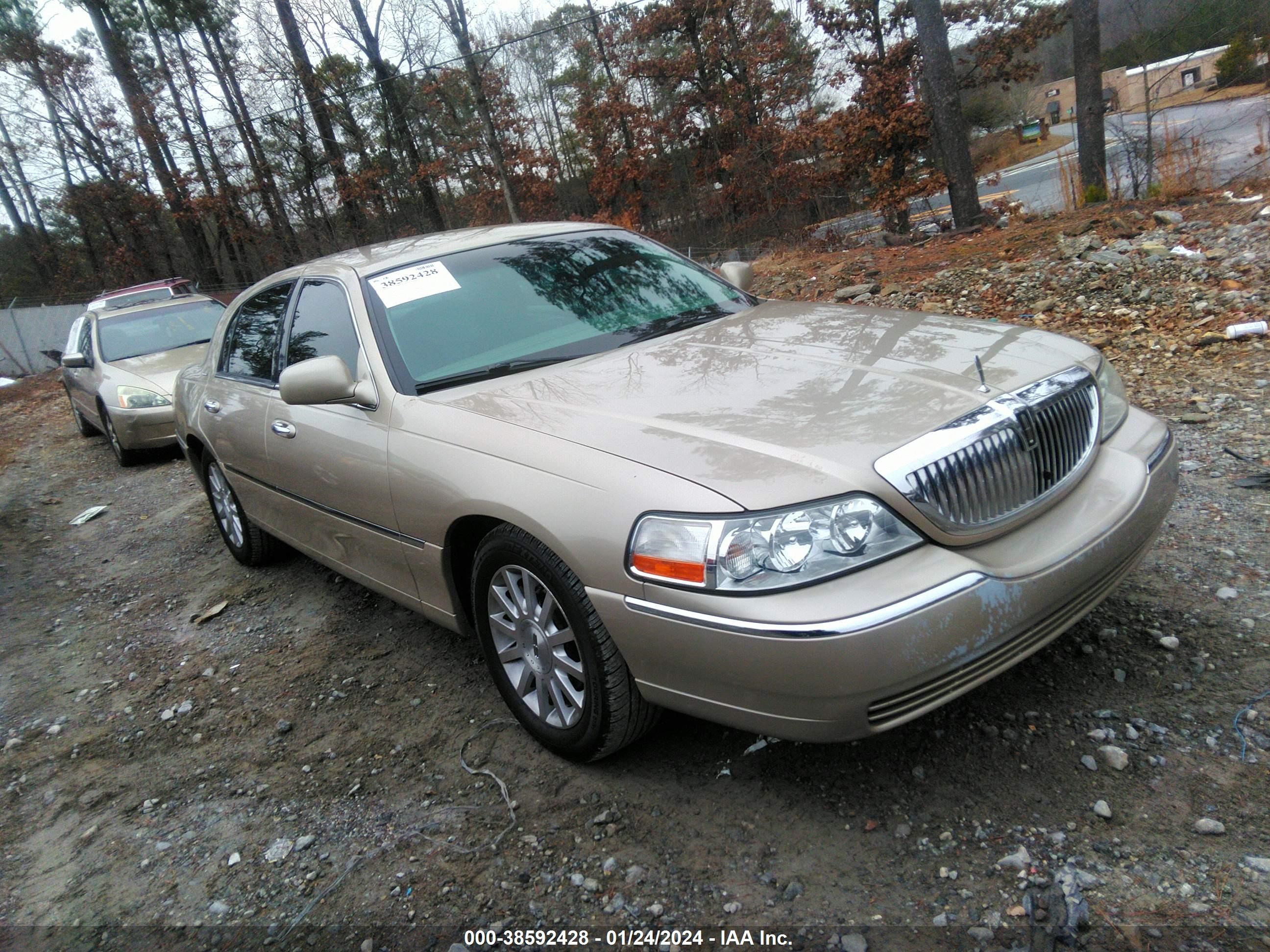 lincoln town car 2007 1lnhm81vx7y623942