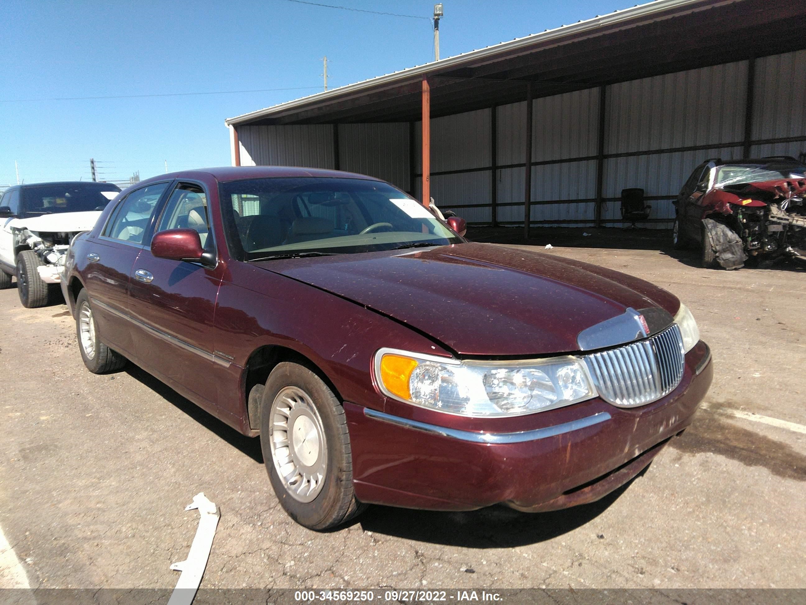 lincoln town car 2001 1lnhm81w01y666024