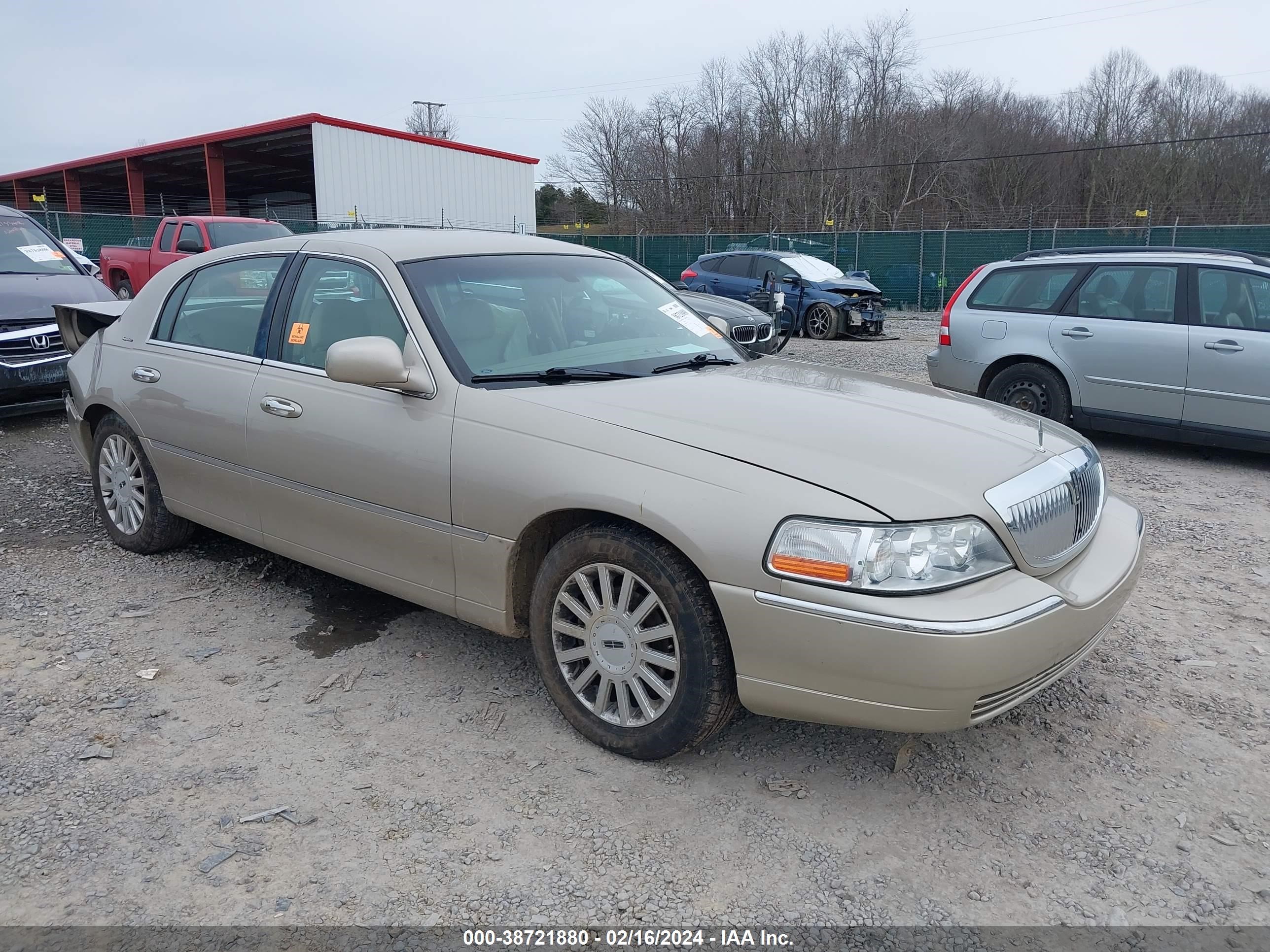 lincoln town car 2005 1lnhm81w05y614091