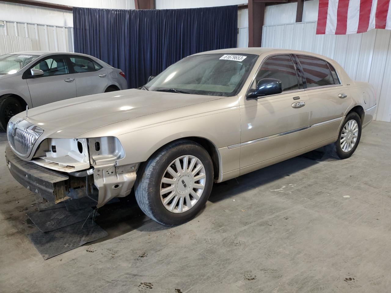 lincoln town car 2005 1lnhm81w05y645597