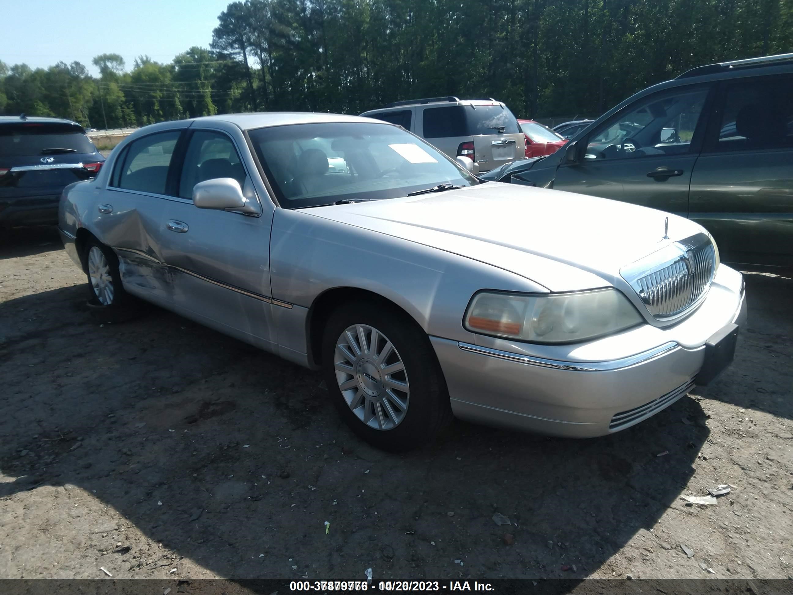 lincoln town car 2003 1lnhm81w13y670487