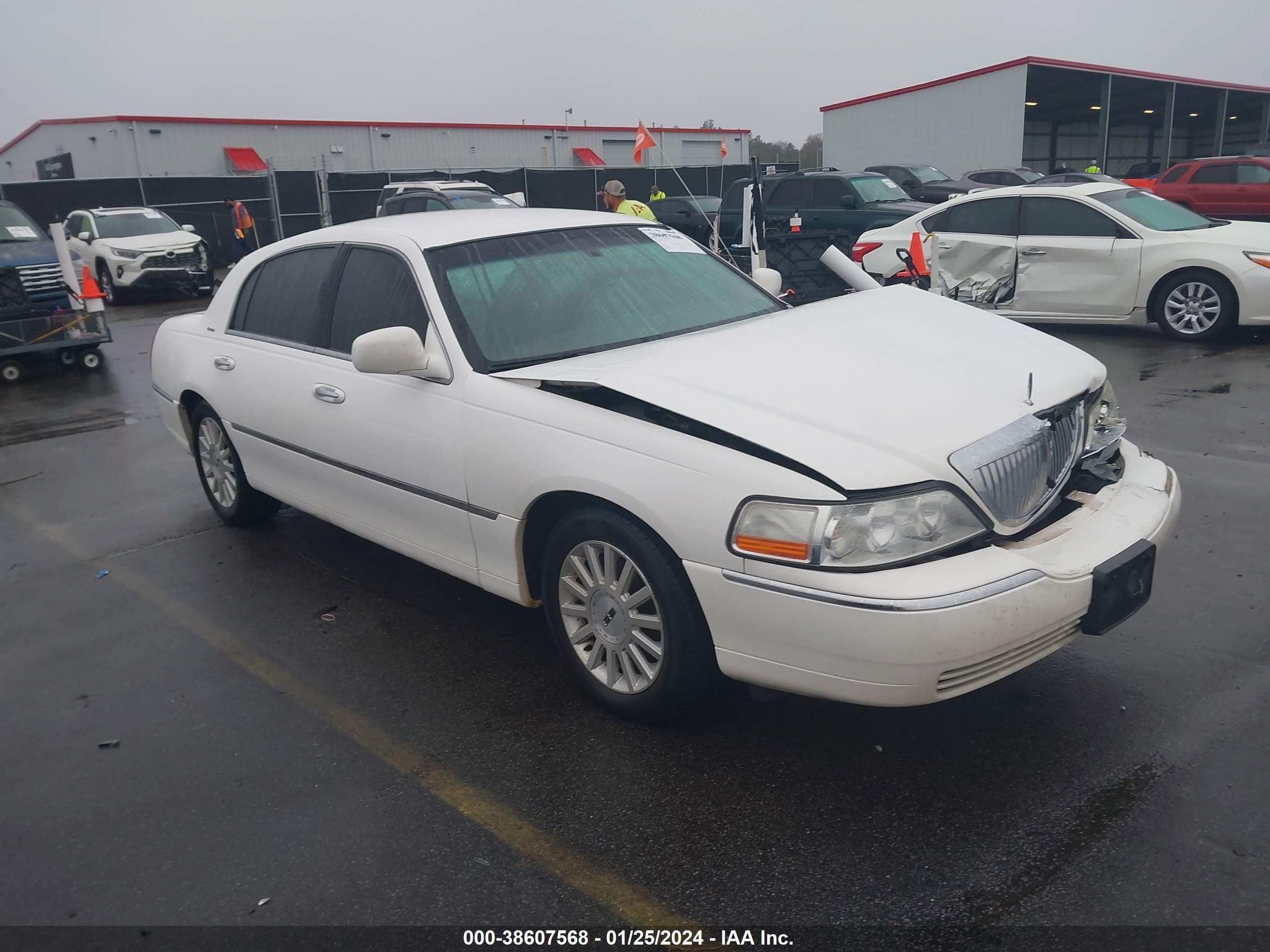 lincoln town car 2003 1lnhm81w13y697611