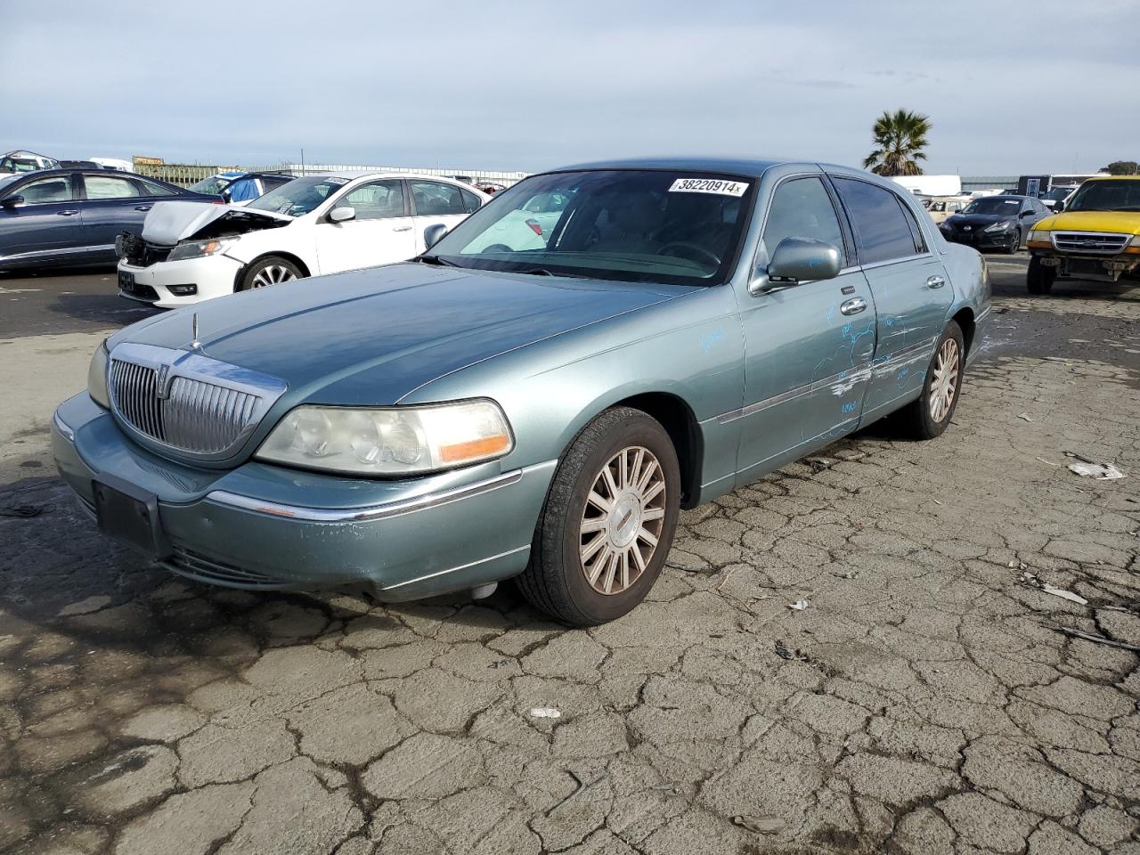 lincoln town car 2004 1lnhm81w14y667848