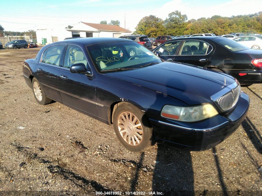 lincoln town car 2004 1lnhm81w14y668028