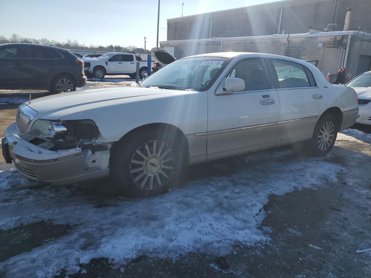 lincoln town car e 2004 1lnhm81w14y688960