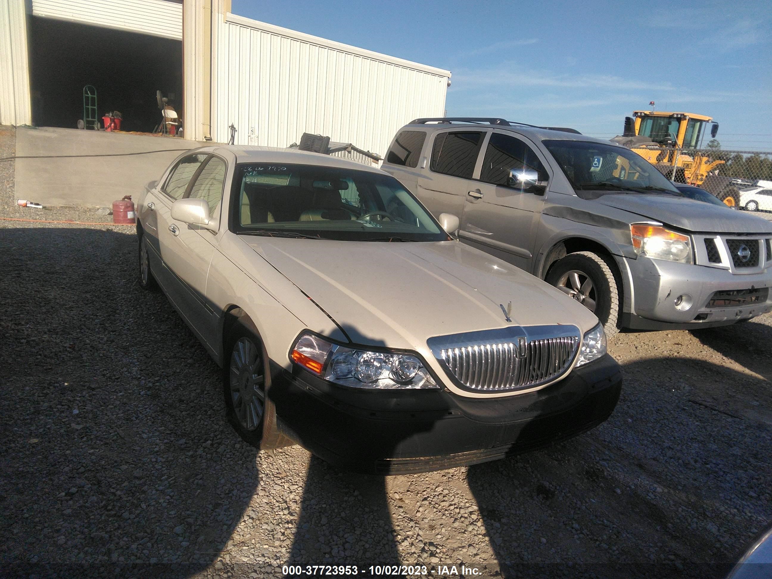 lincoln town car 2005 1lnhm81w15y671495