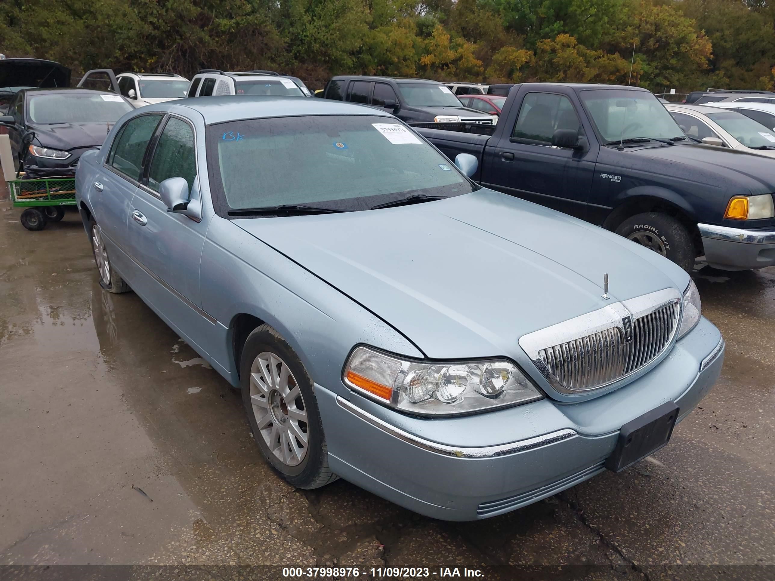 lincoln town car 2007 1lnhm81w17y610778