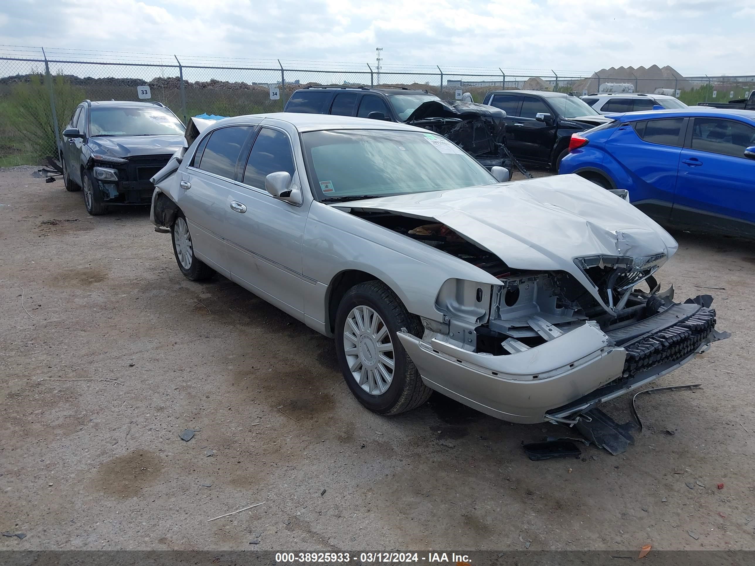 lincoln town car 2005 1lnhm81w25y661493