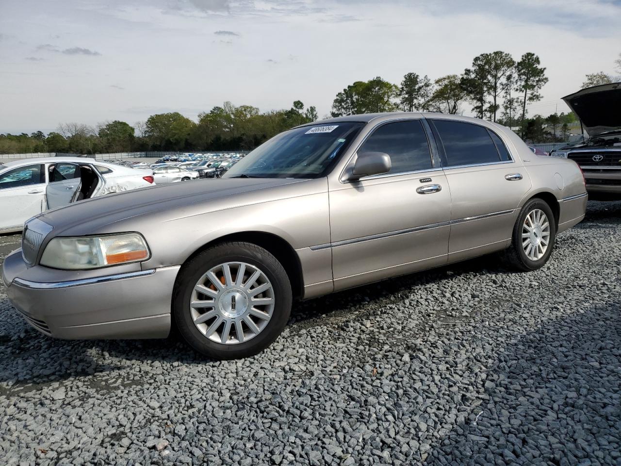 lincoln town car 2003 1lnhm81w33y689901