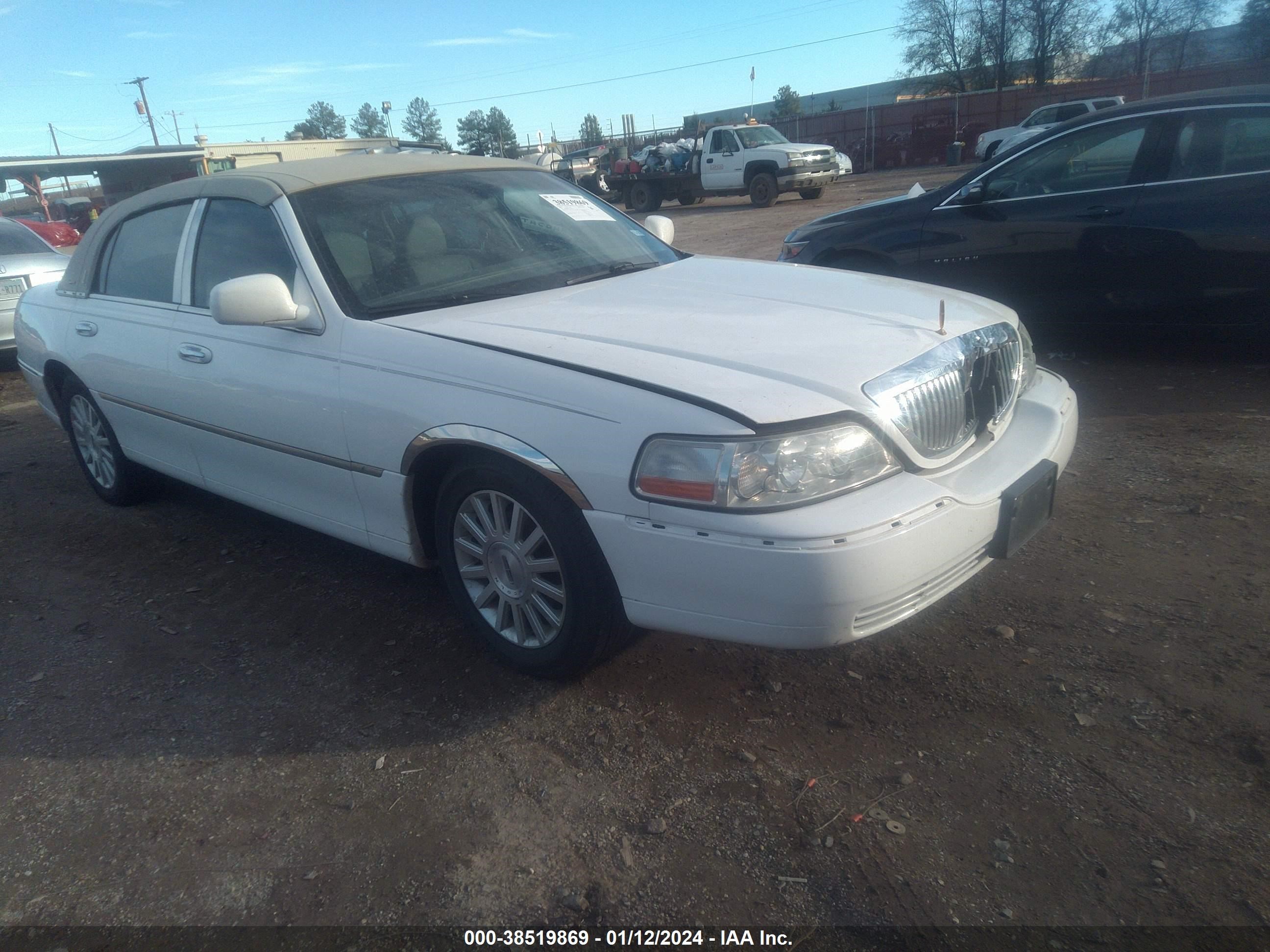 lincoln town car 2004 1lnhm81w34y649612