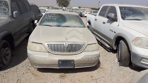 lincoln town car 2005 1lnhm81w35y650745