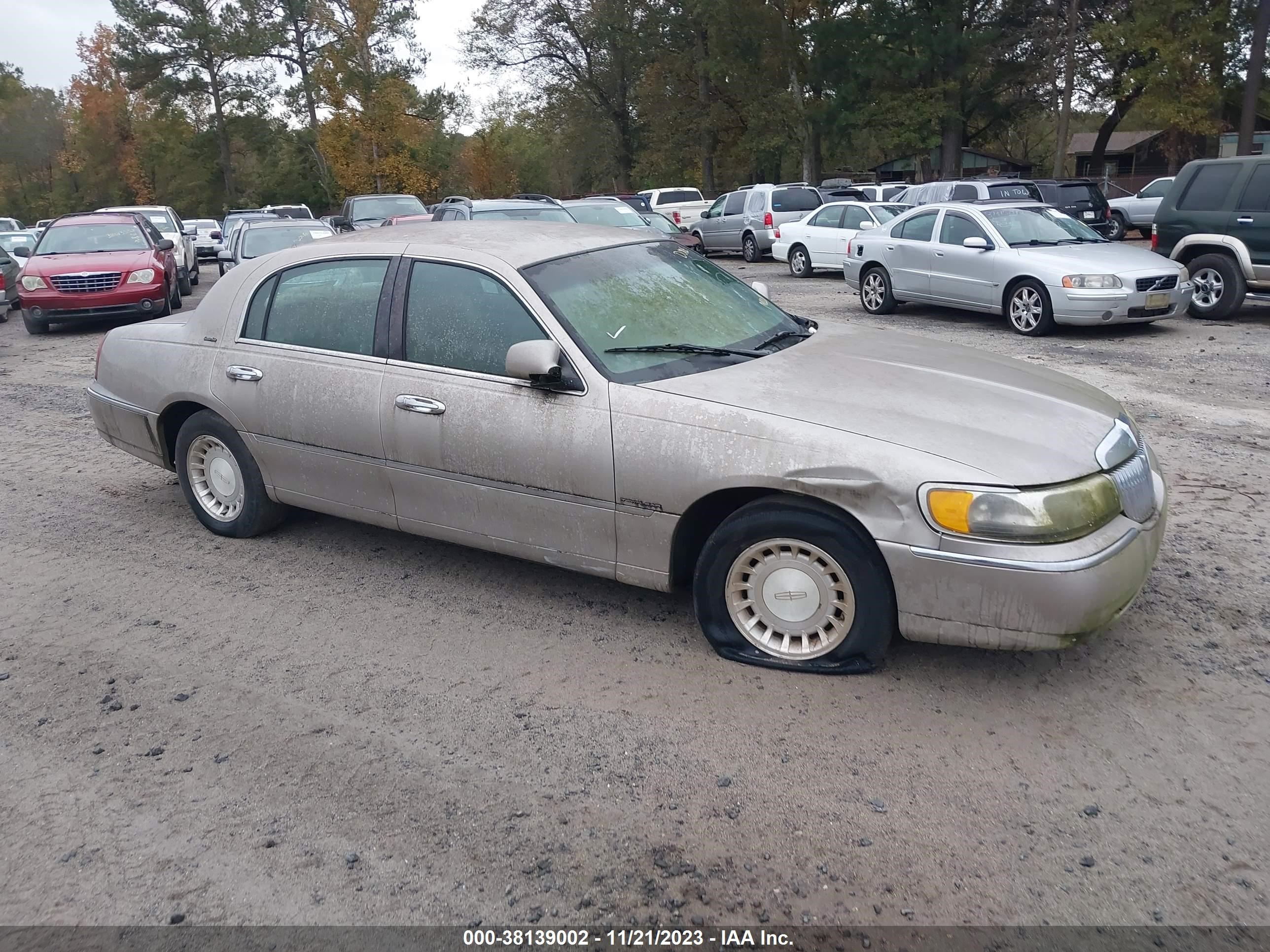 lincoln town car 2000 1lnhm81w3yy789164