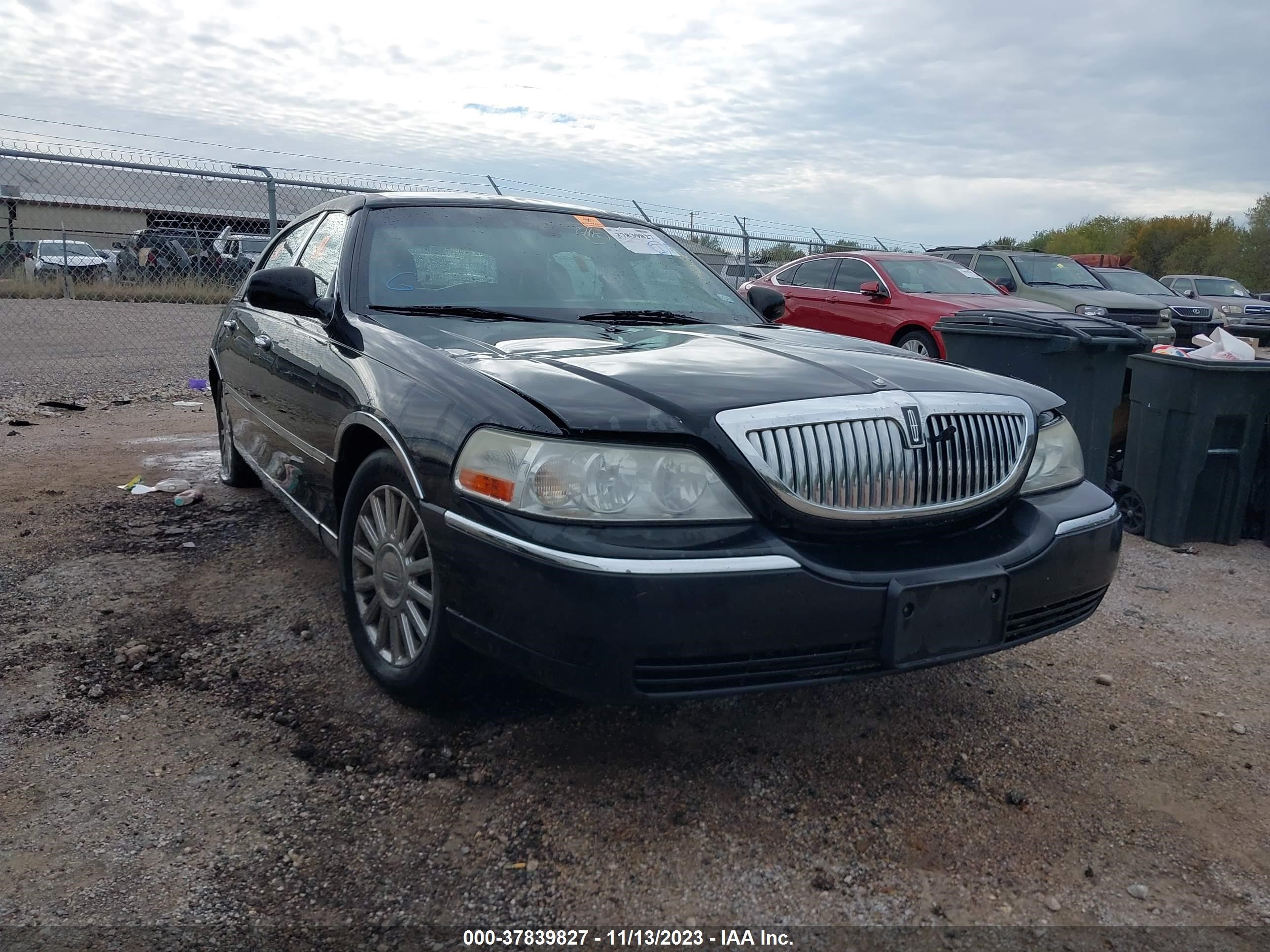 lincoln town car 2004 1lnhm81w44y687396