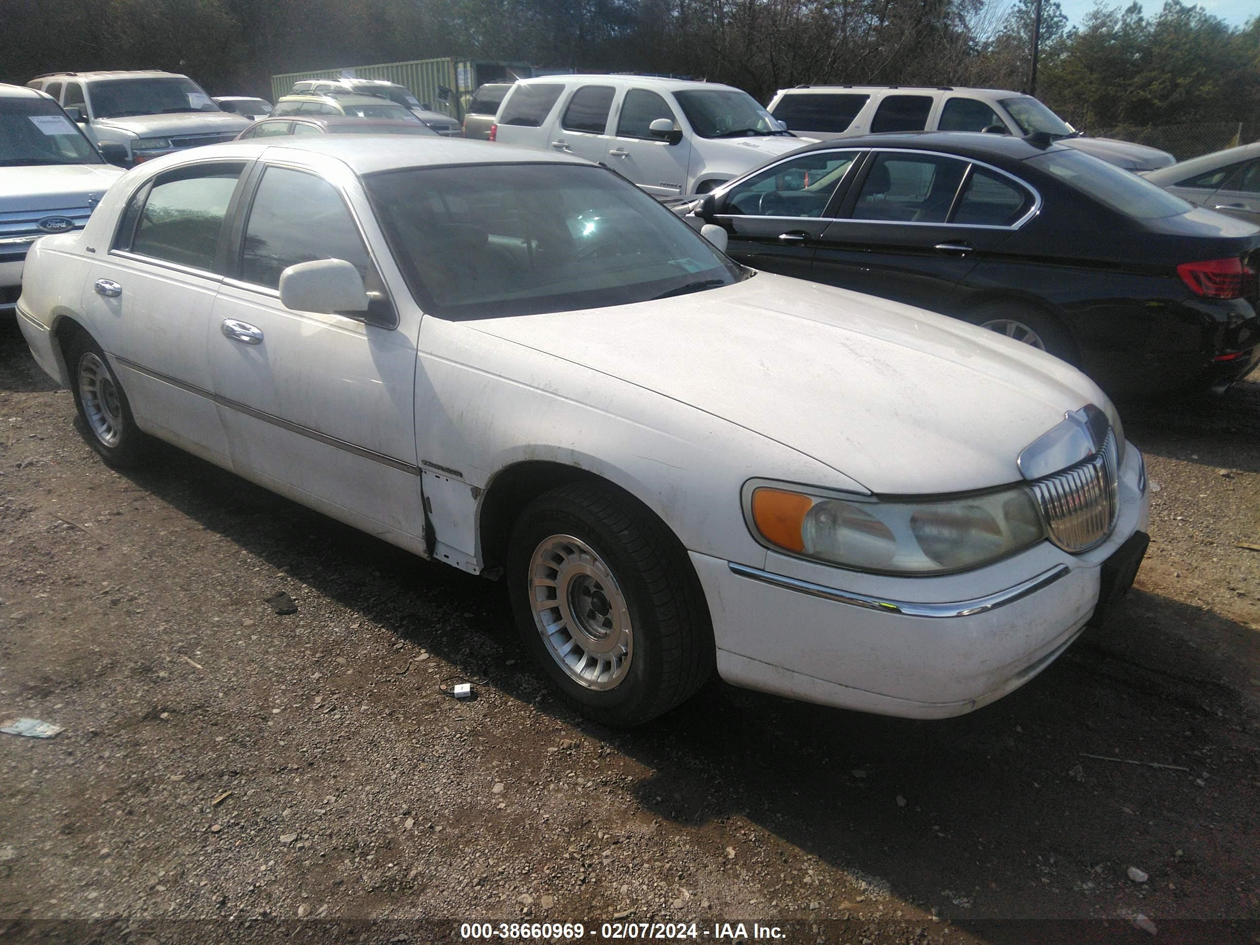 lincoln town car 1999 1lnhm81w4xy714455