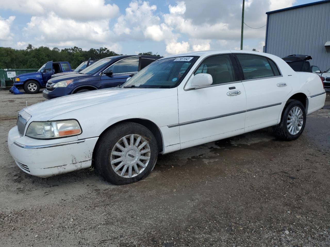 lincoln town car 2005 1lnhm81w55y615091