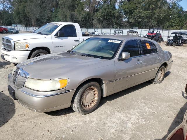 lincoln town car e 2002 1lnhm81w62y641775