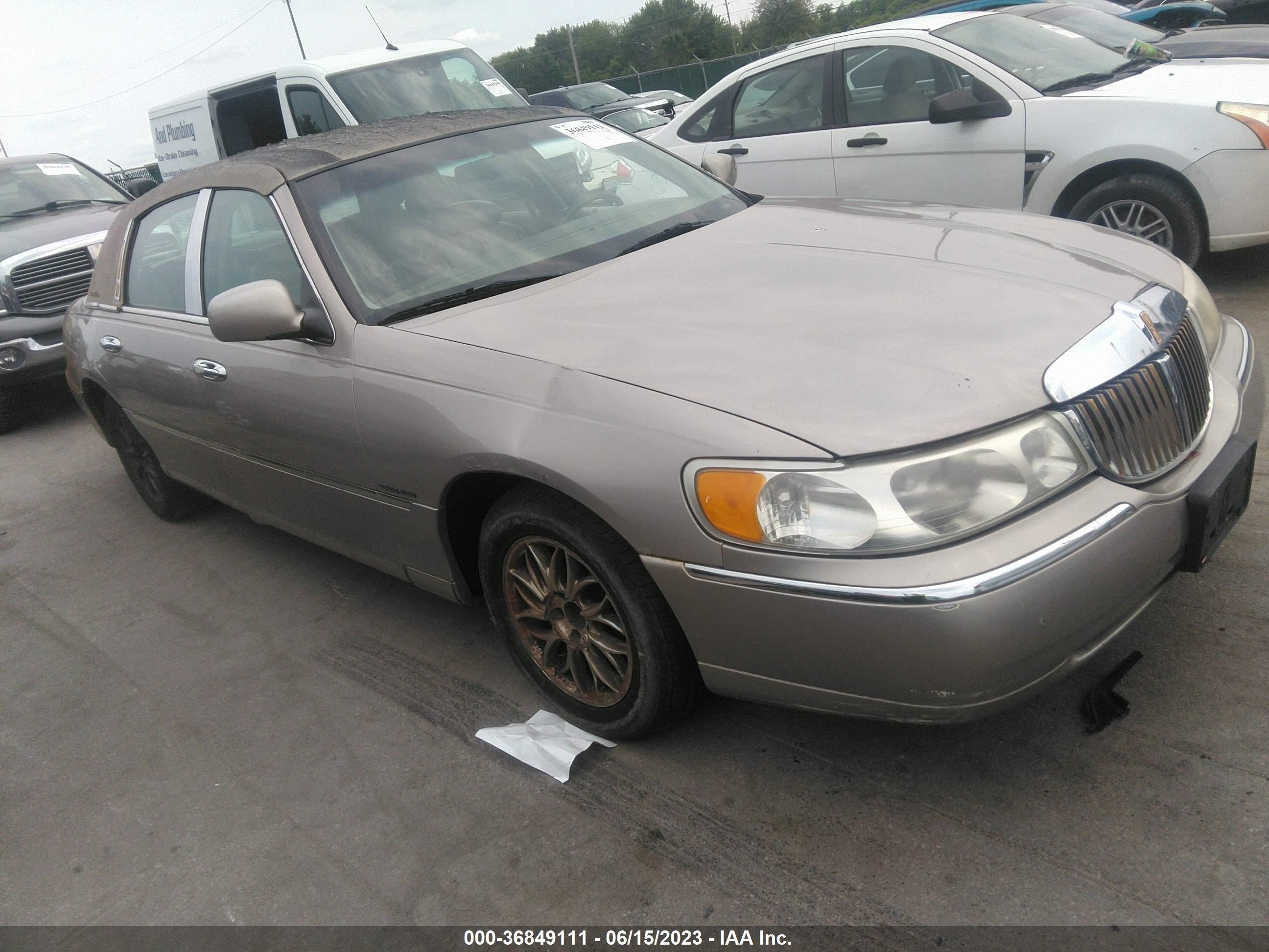 lincoln town car 2000 1lnhm81w6yy769717