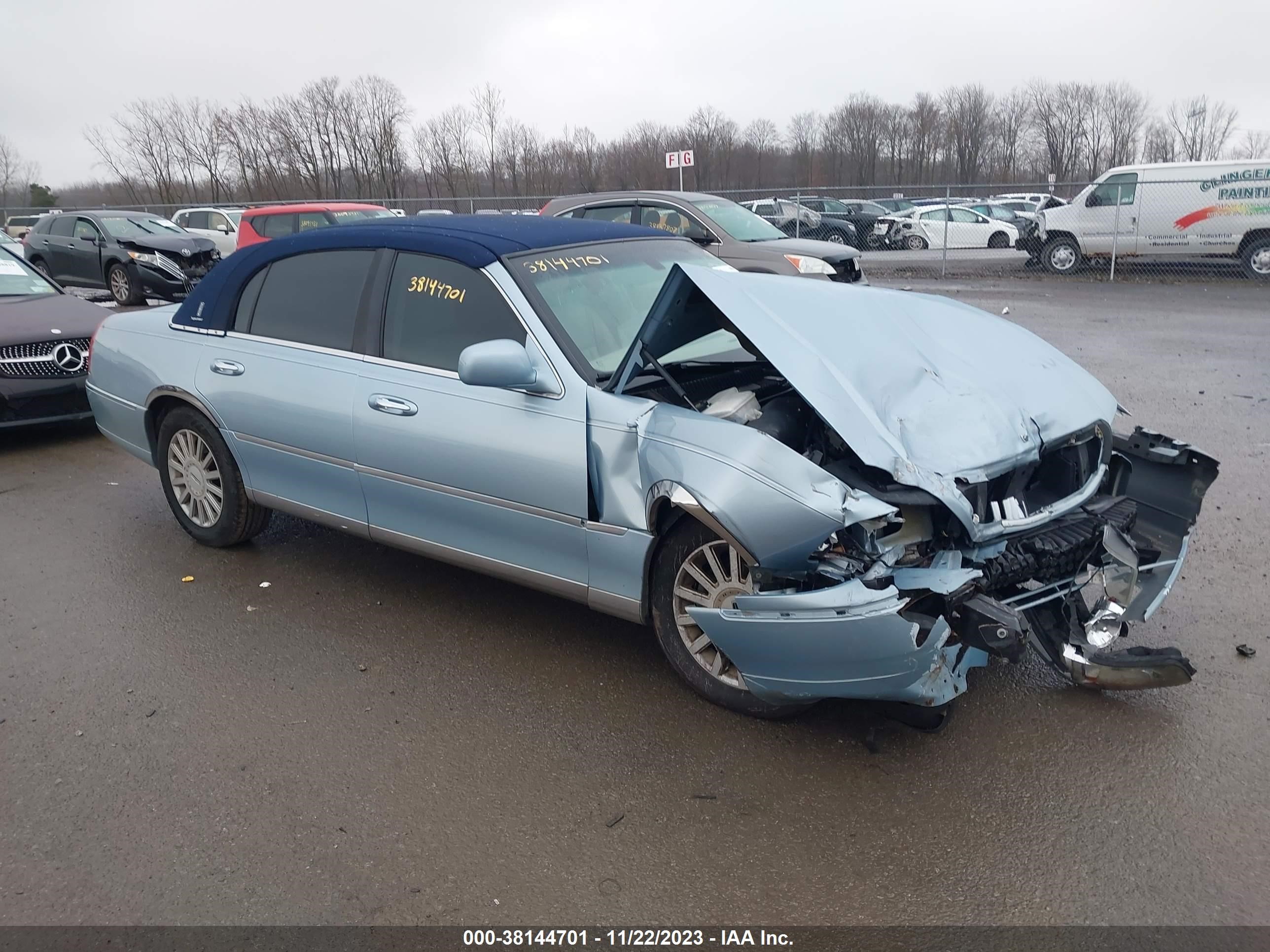 lincoln town car 2005 1lnhm81w75y671131