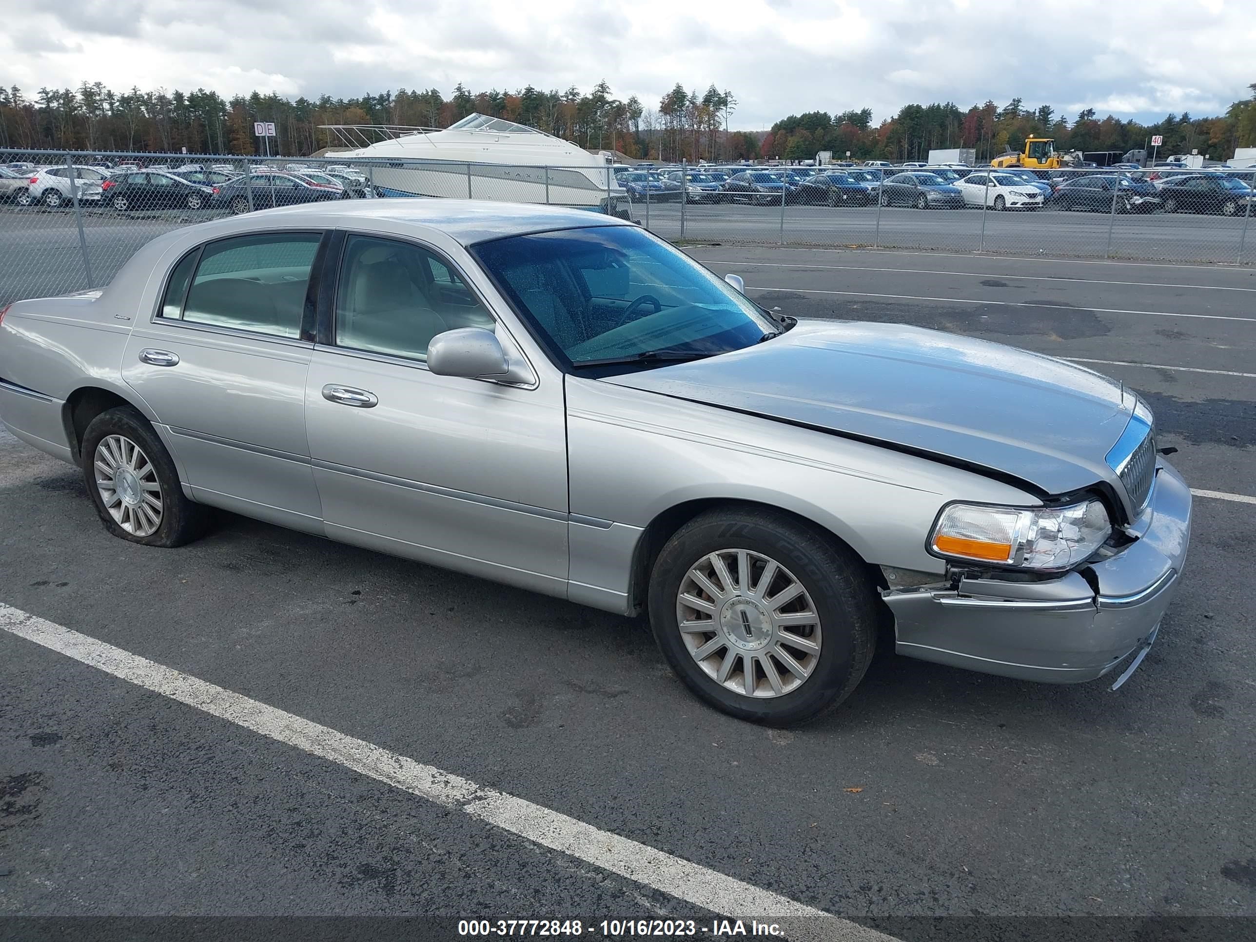 lincoln town car 2007 1lnhm81w77y612986