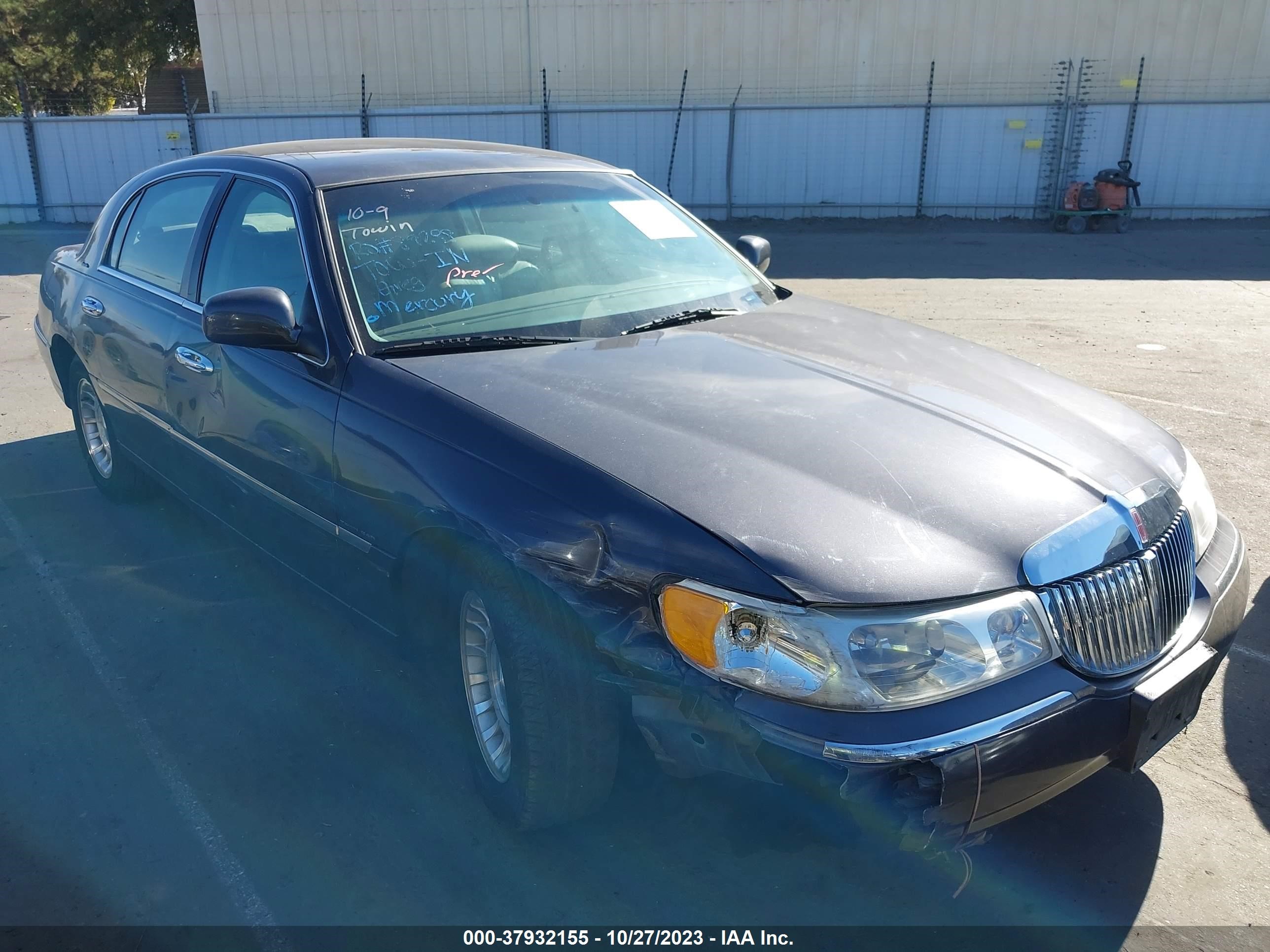 lincoln town car 2000 1lnhm81w7yy783299