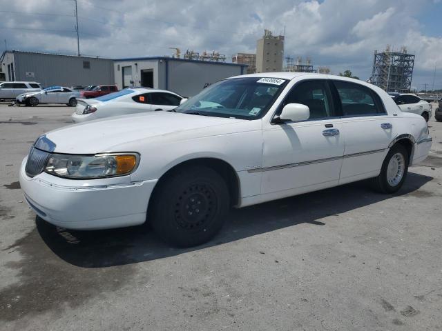 lincoln towncar 2001 1lnhm81w81y606895