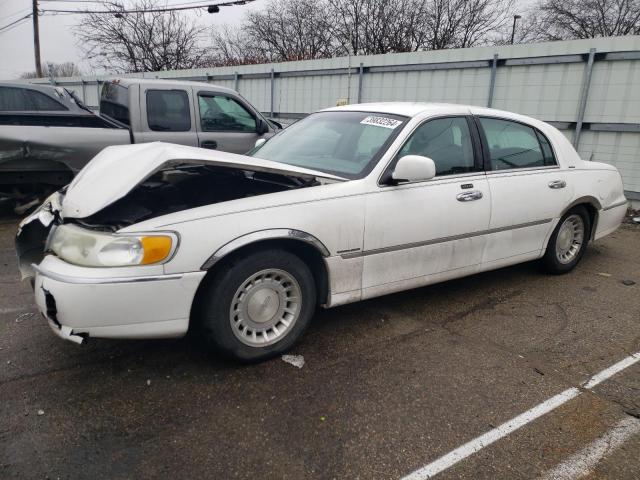 lincoln towncar 2002 1lnhm81w82y616490