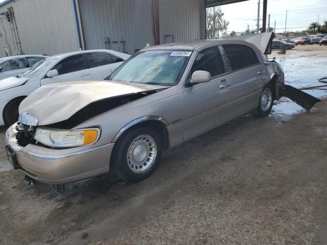 lincoln towncar 2002 1lnhm81w82y670419