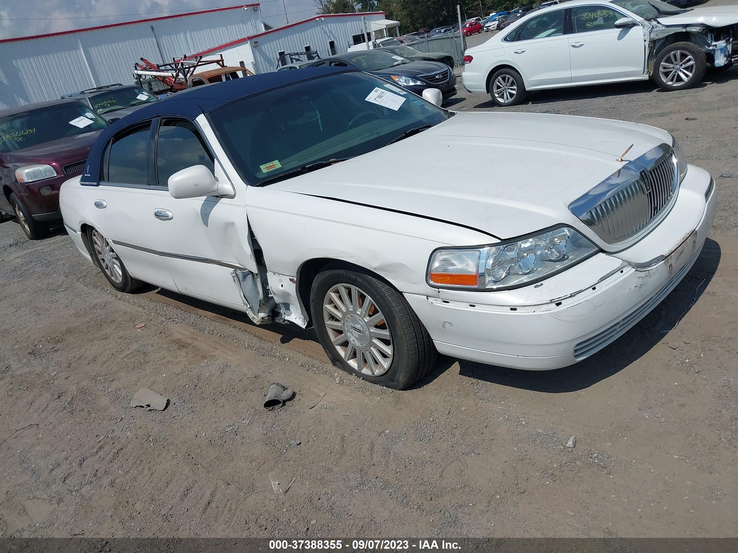 lincoln town car 2003 1lnhm81w83y611288