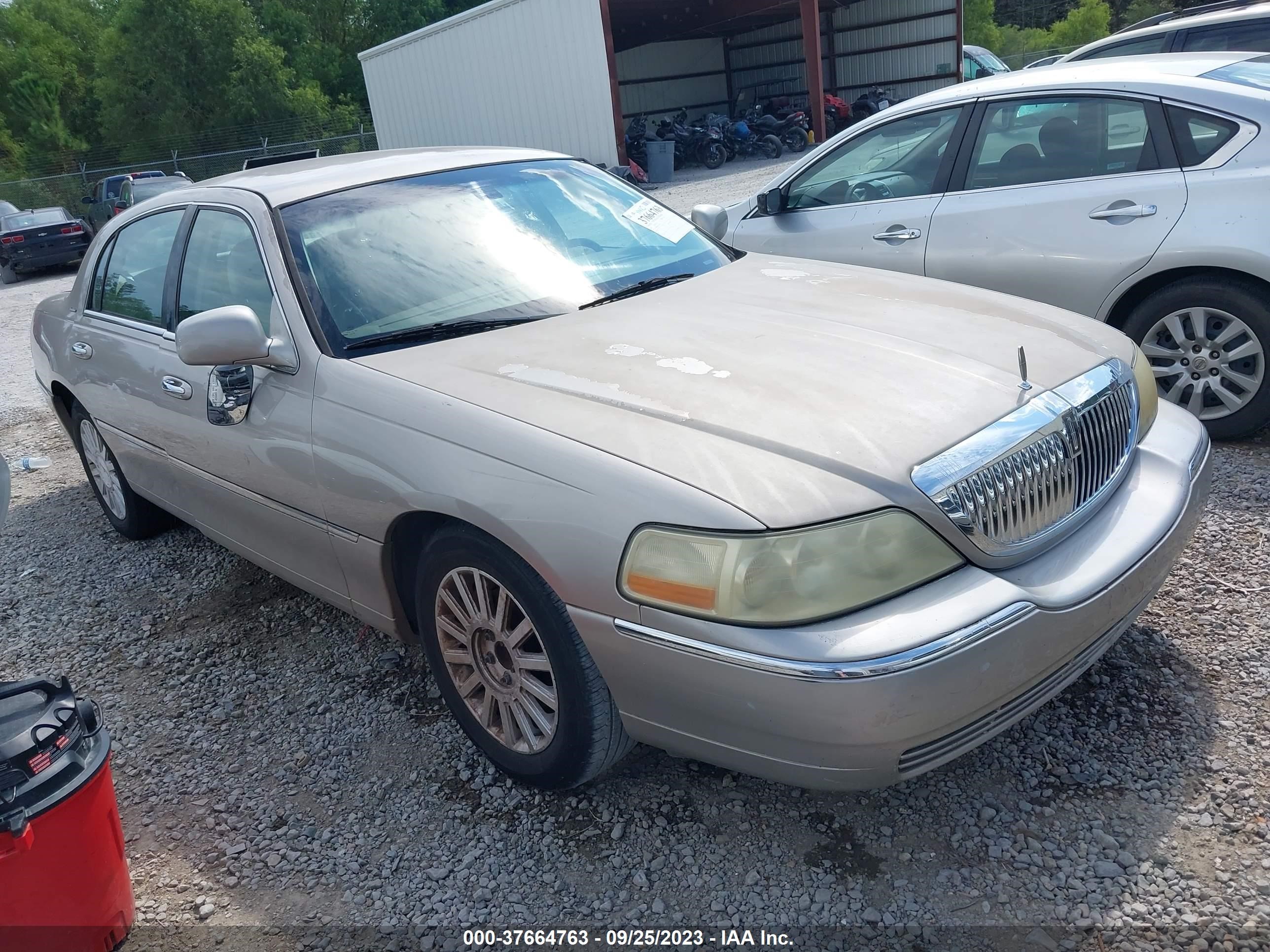 lincoln town car 2003 1lnhm81w83y626289