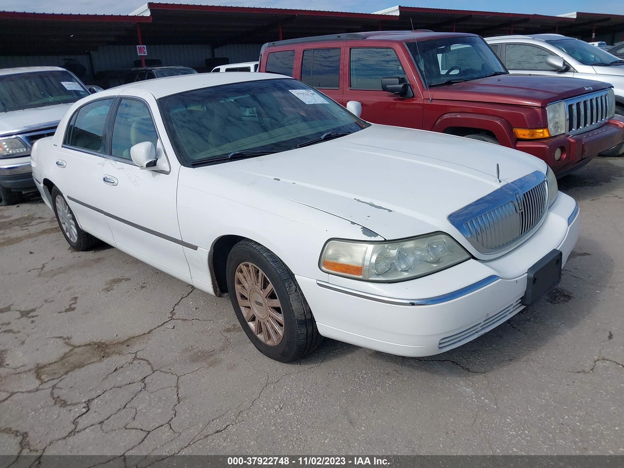 lincoln town car 2003 1lnhm81w83y670535