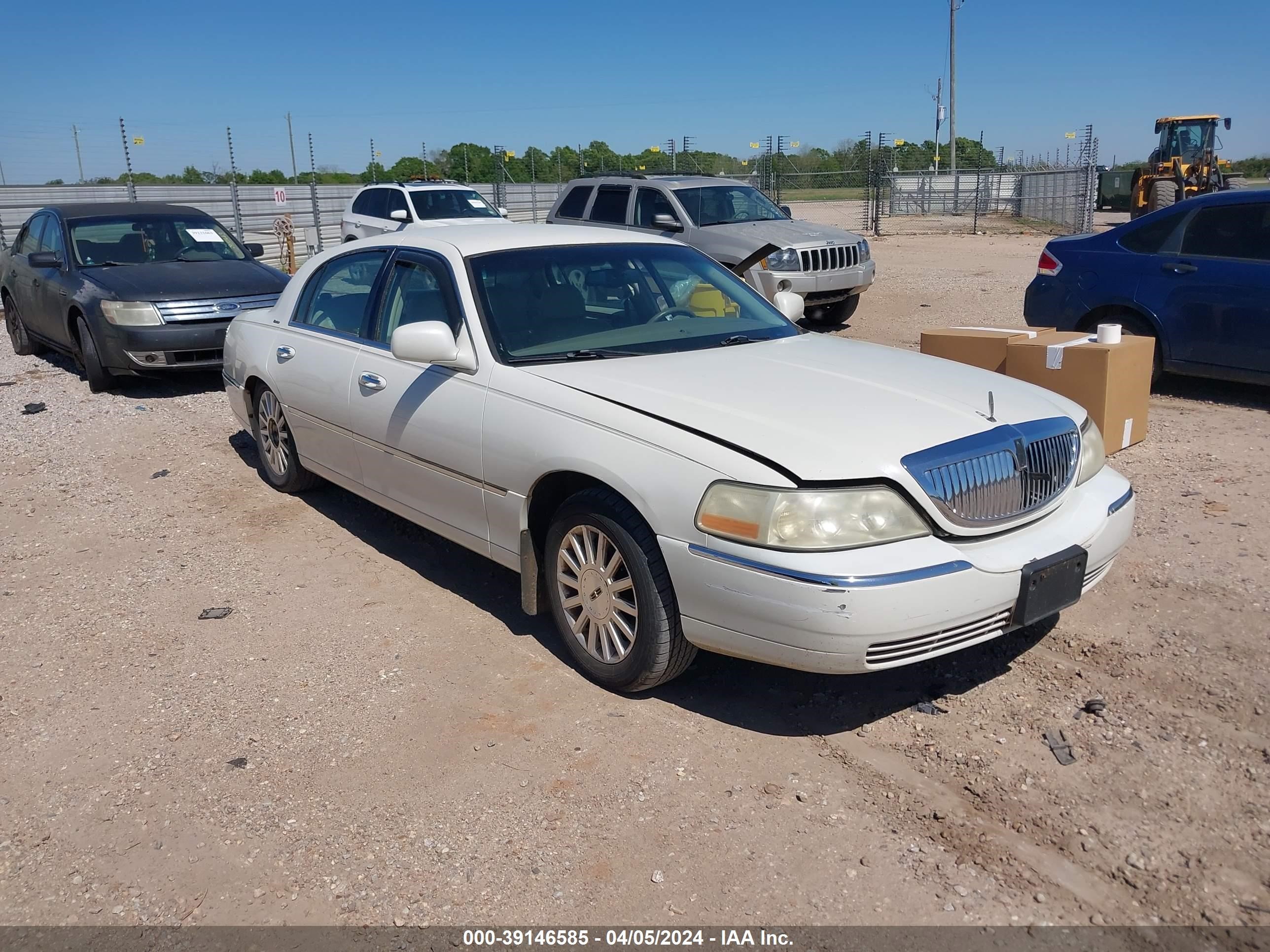 lincoln town car 2003 1lnhm81w83y695306