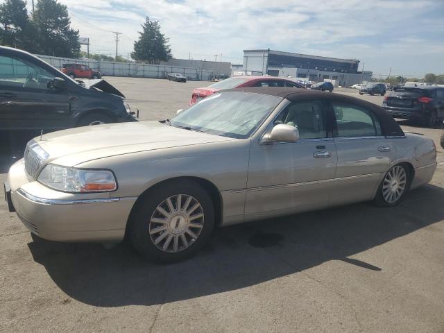 lincoln town car e 2004 1lnhm81w84y685781