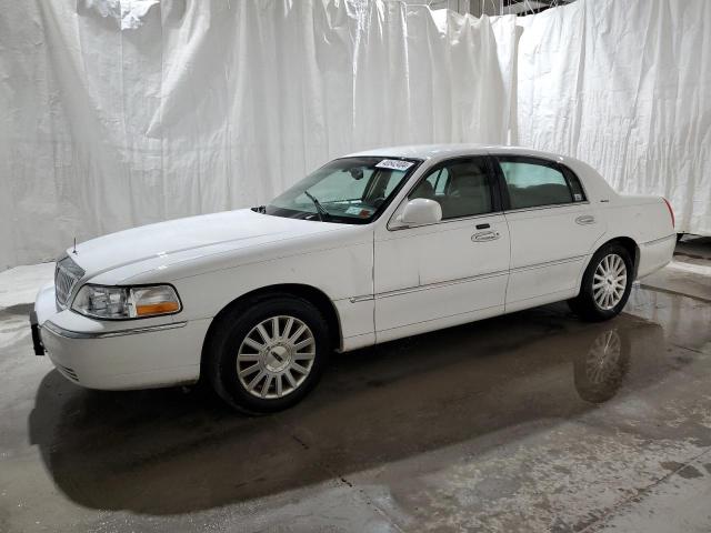 lincoln town car e 2004 1lnhm81w94y683540