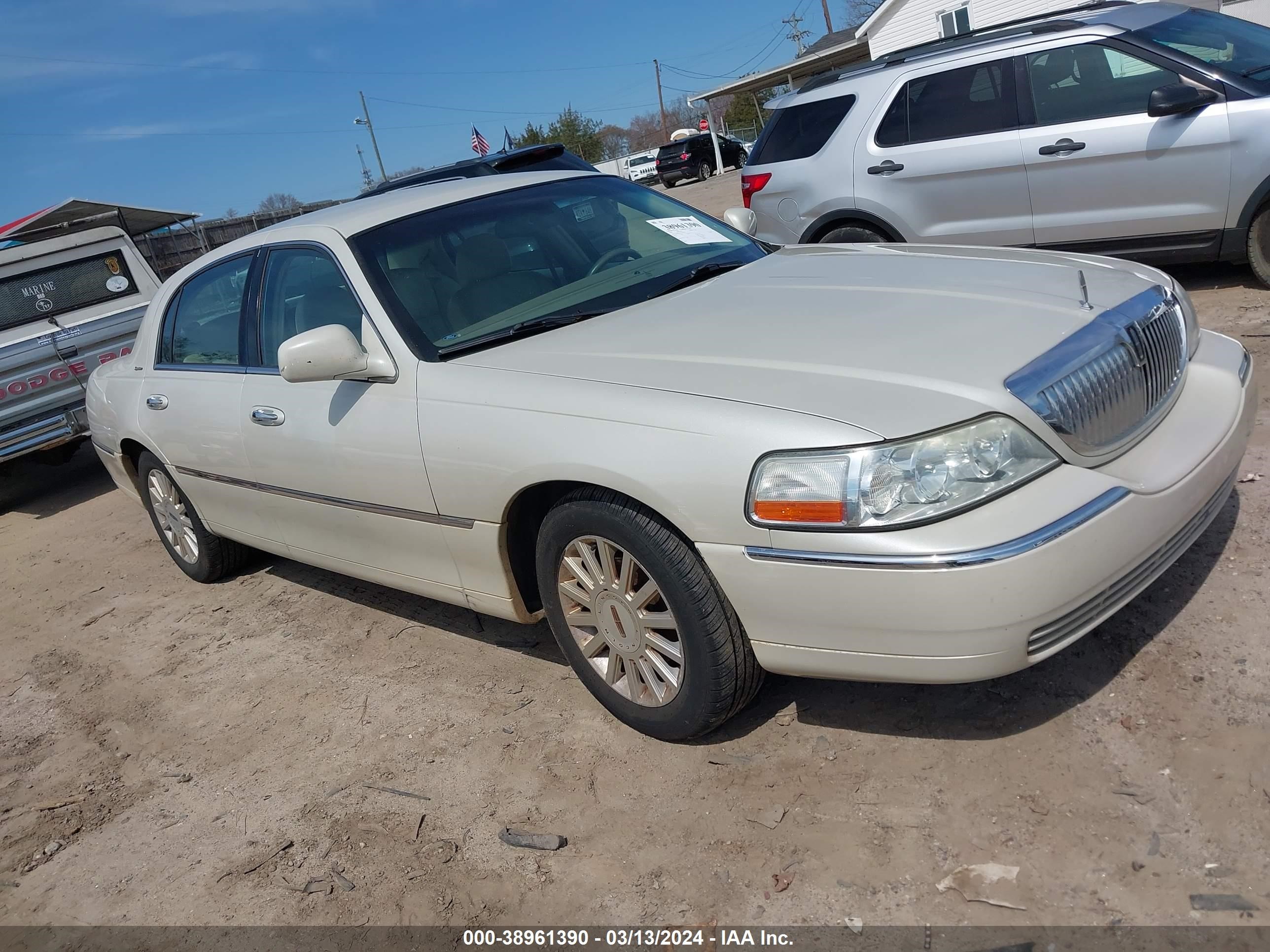 lincoln town car 2005 1lnhm81w95y603526