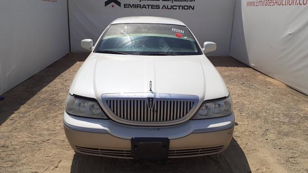 lincoln town 2005 1lnhm81wx5y650743