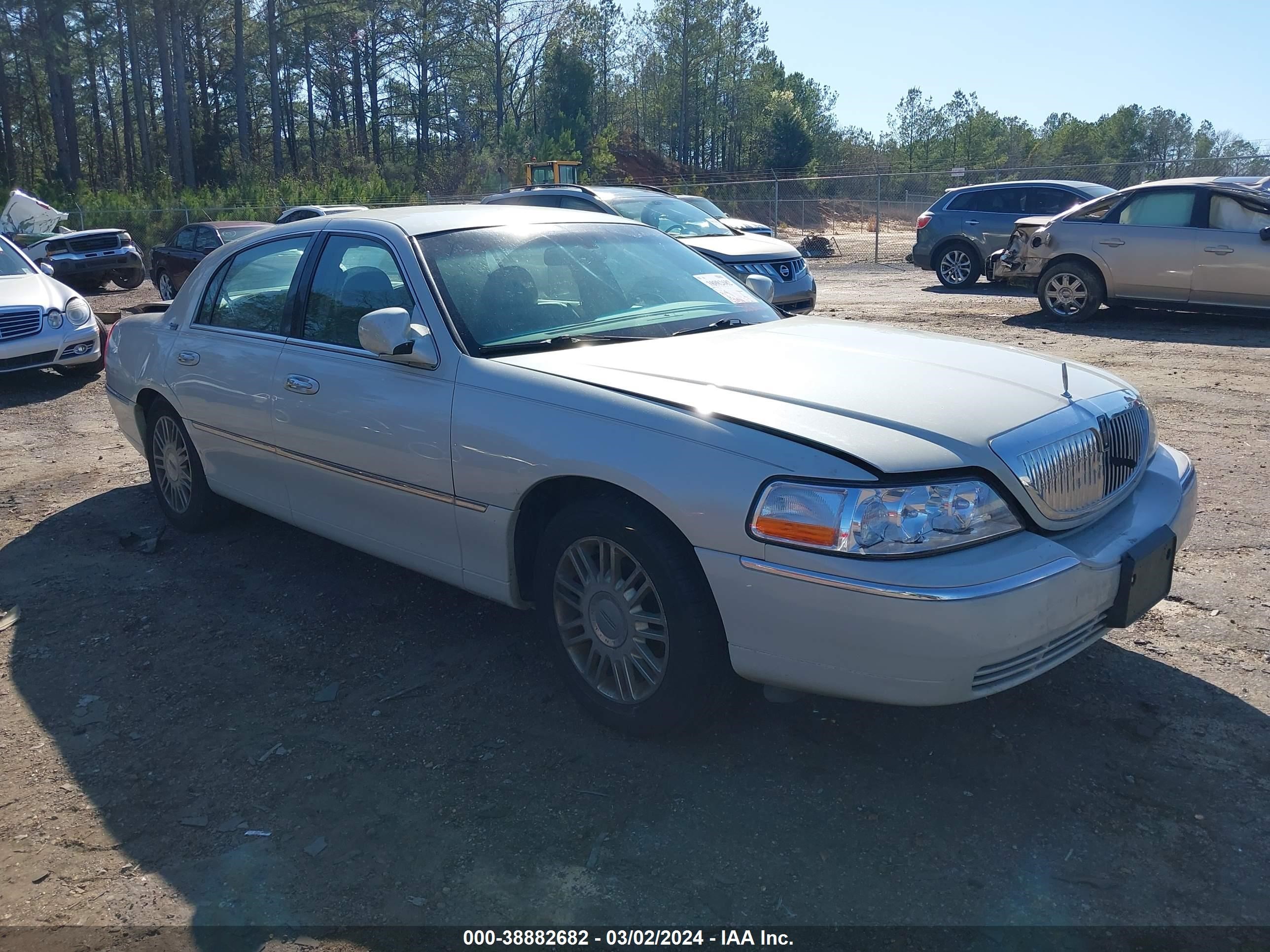 lincoln town car 2006 1lnhm82v06y610324