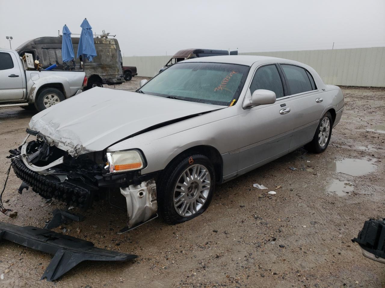 lincoln town car 2006 1lnhm82v06y623431