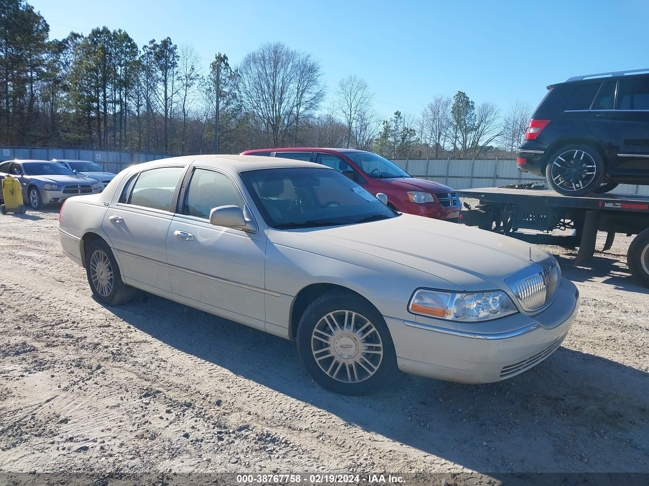 lincoln town car 2006 1lnhm82v06y648653