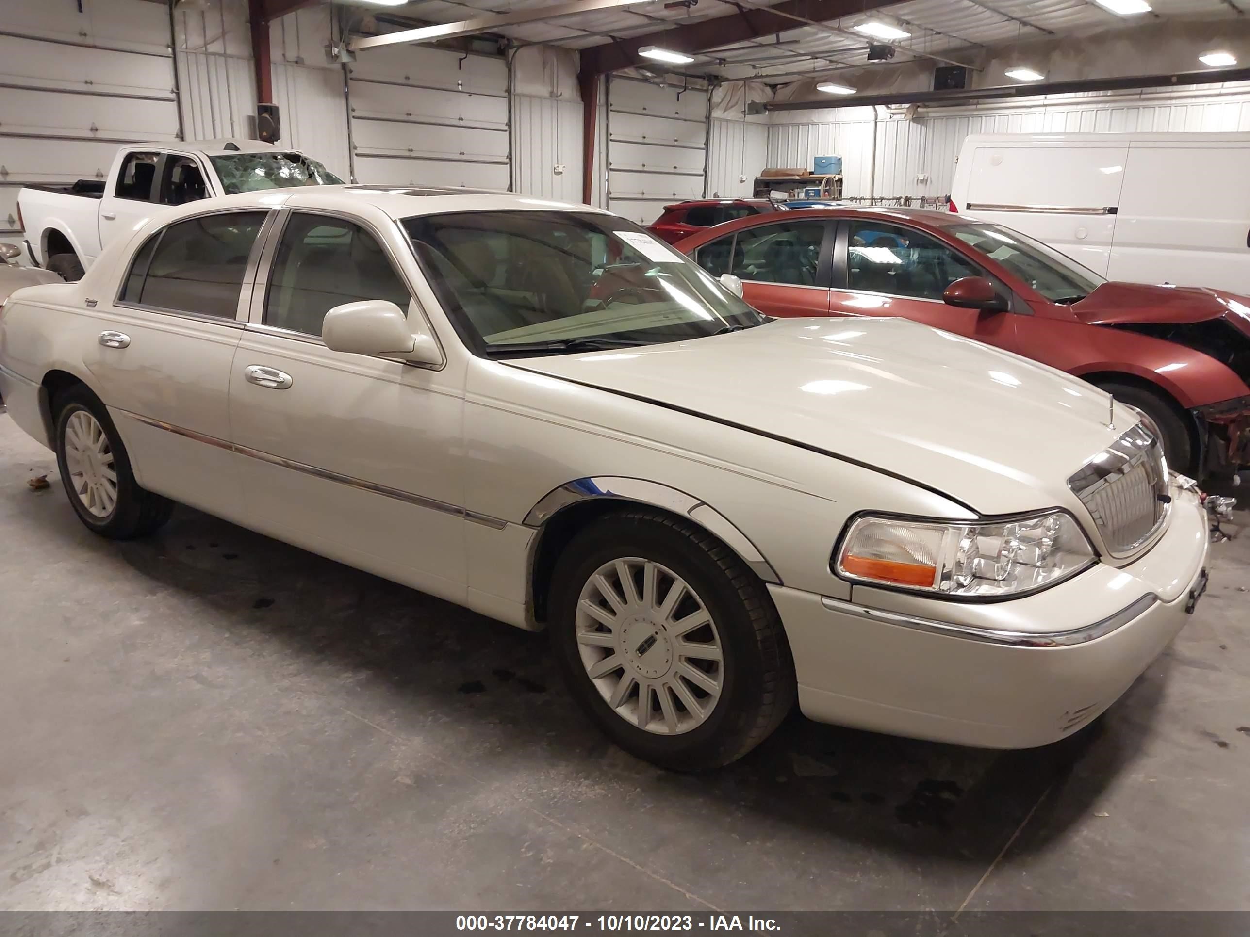 lincoln town car 2006 1lnhm82v16y634129