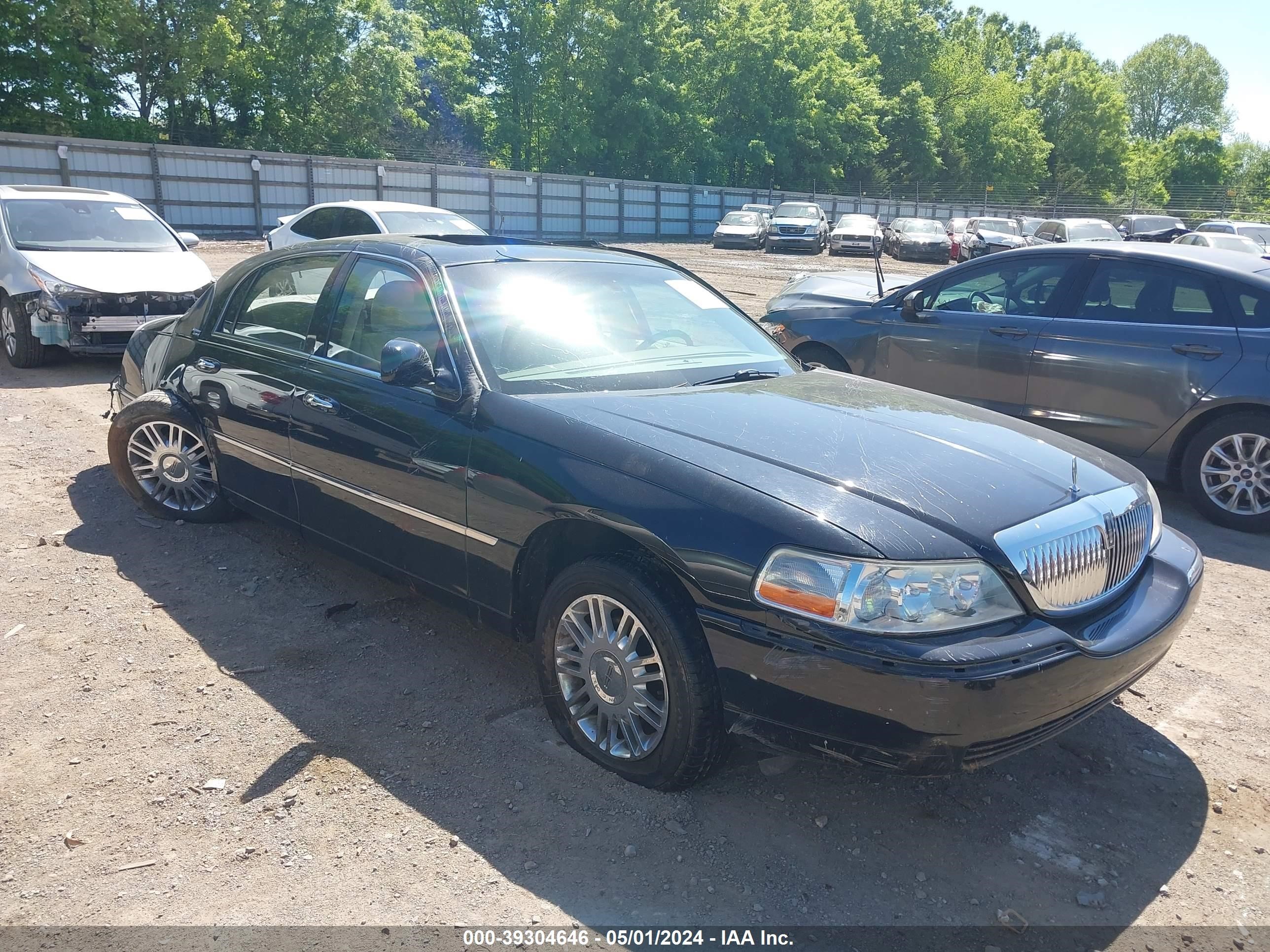 lincoln town car 2006 1lnhm82v66y642596