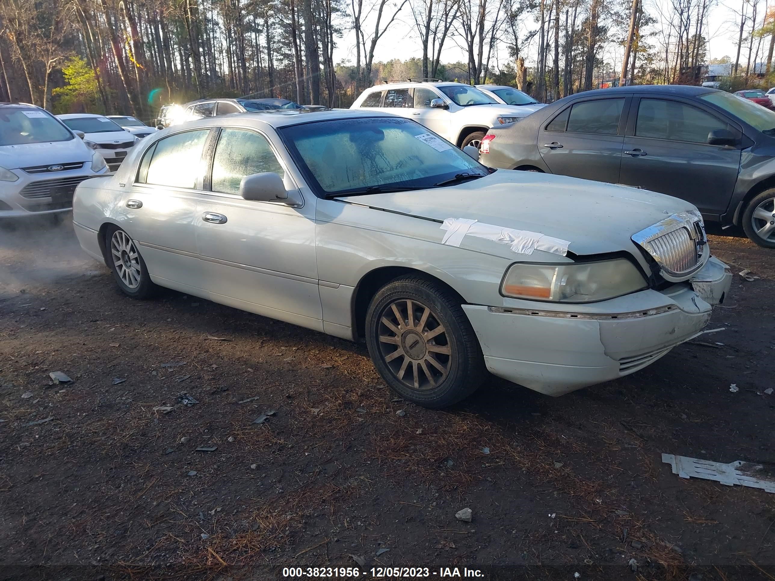 lincoln town car 2007 1lnhm82v67y605453