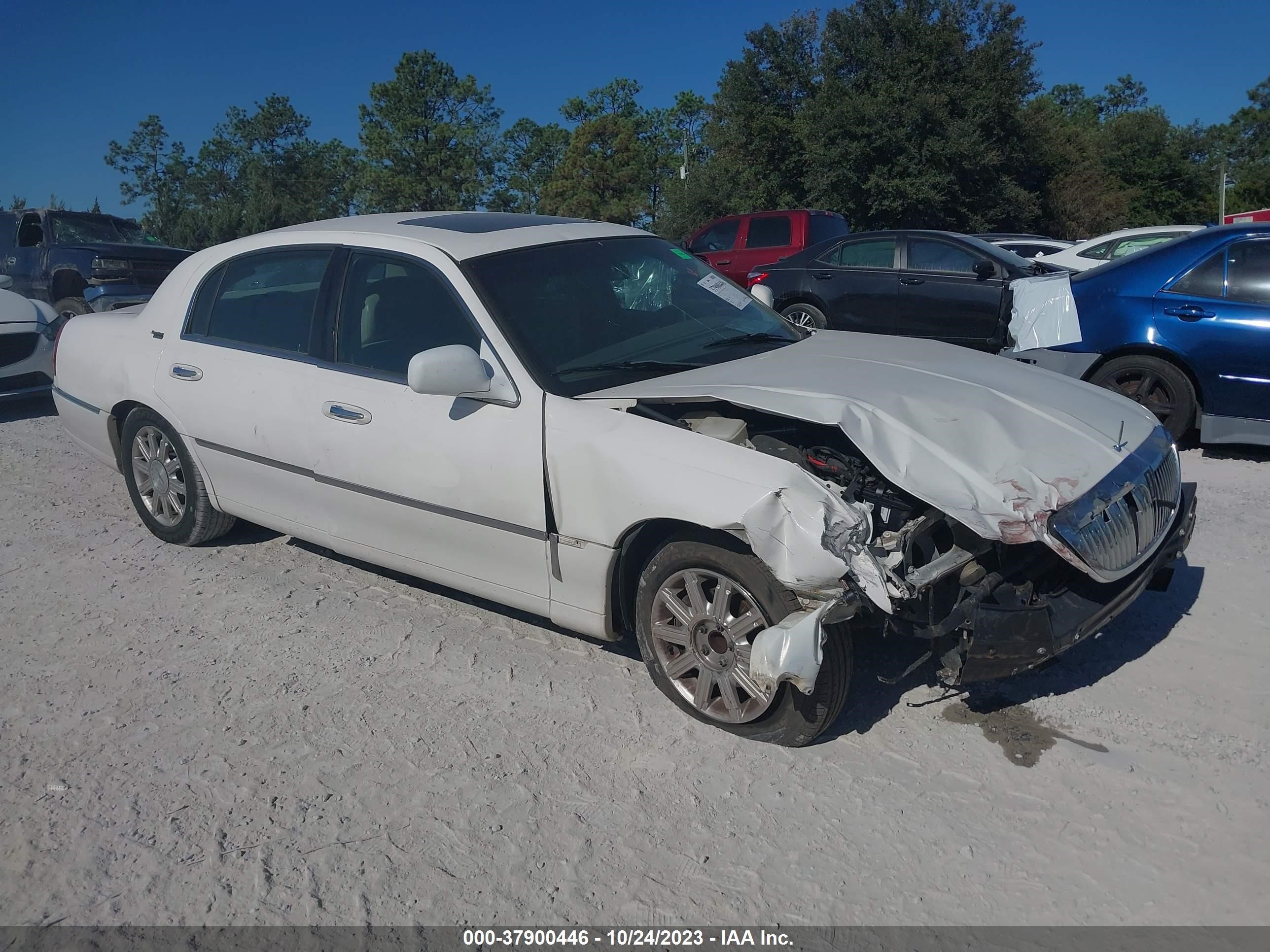 lincoln town car 2006 1lnhm82v76y625922