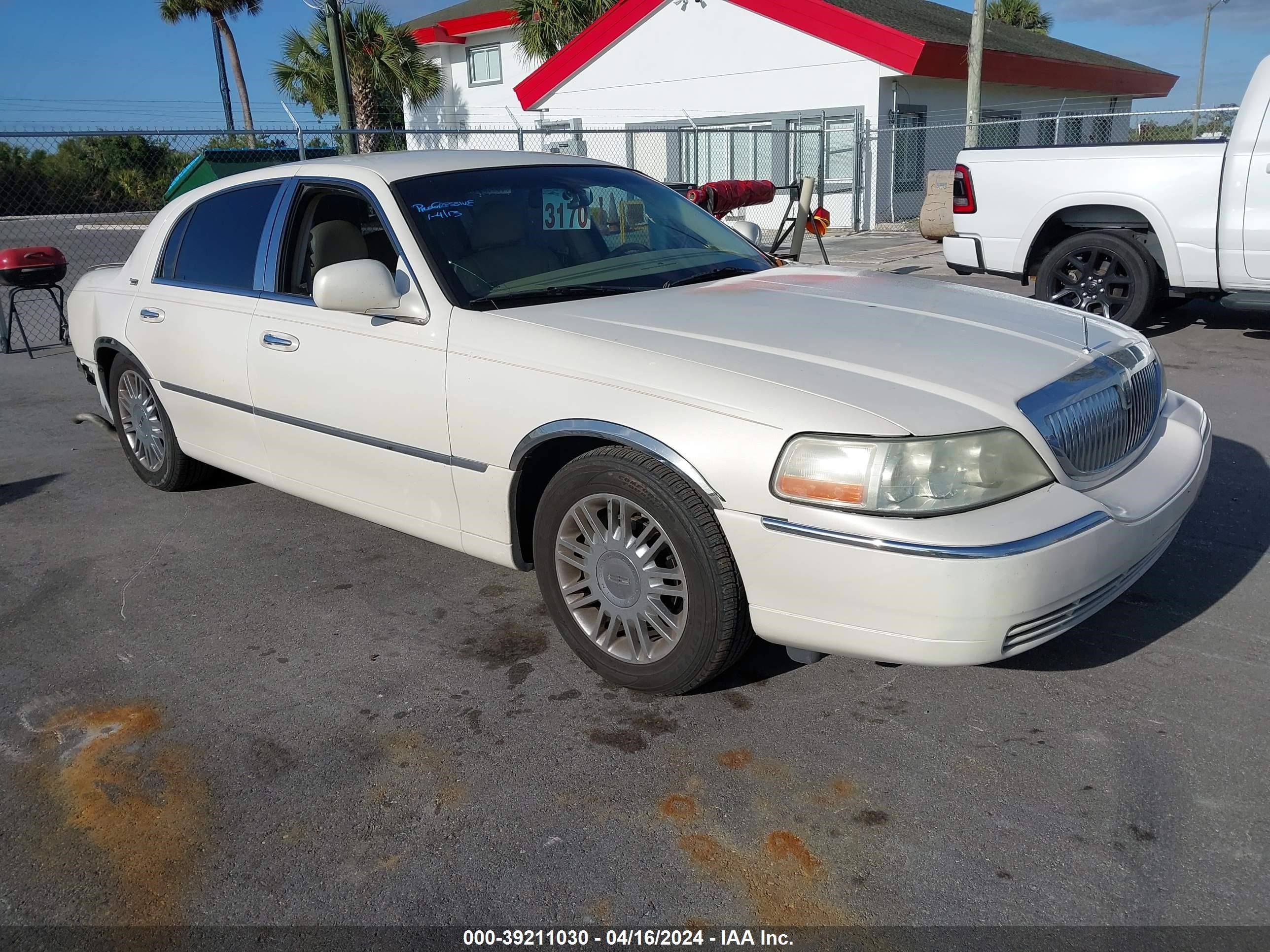 lincoln town car 2007 1lnhm82vx7y604788