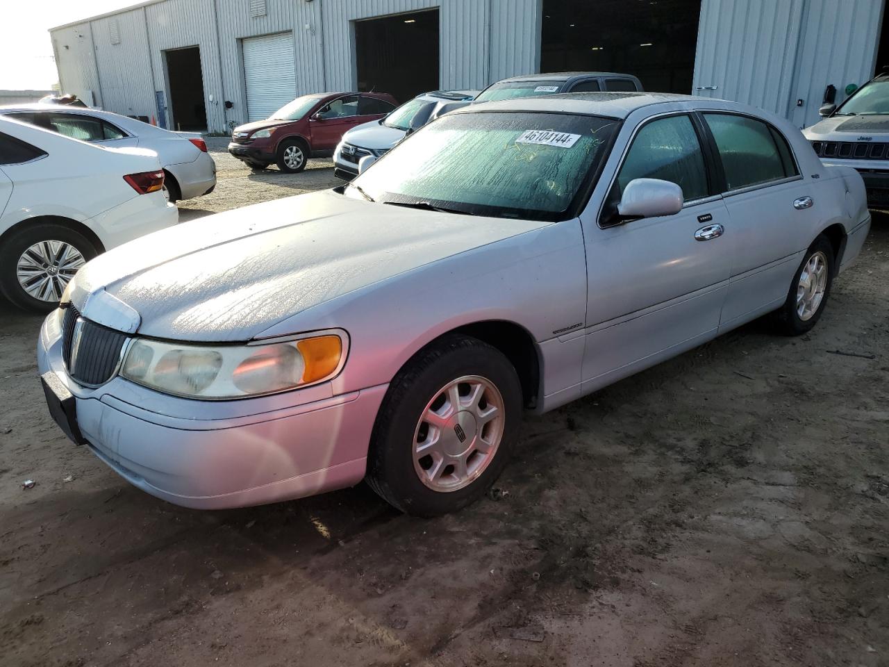 lincoln town car 2001 1lnhm82w01y676972