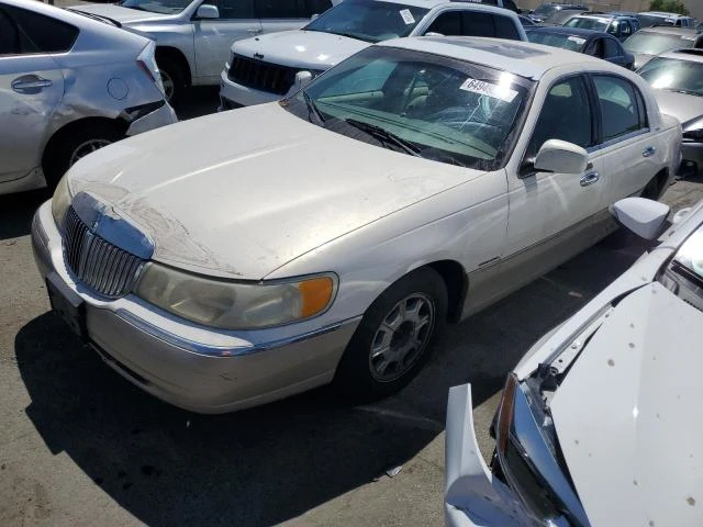 lincoln town car s 2001 1lnhm82w01y703541