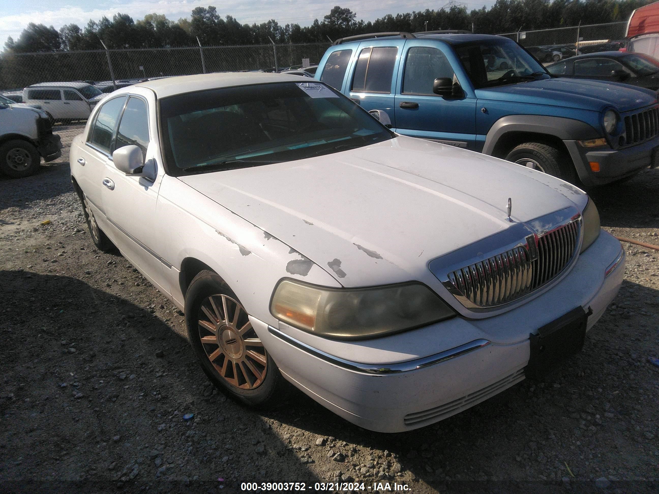 lincoln town car 2003 1lnhm82w03y656630