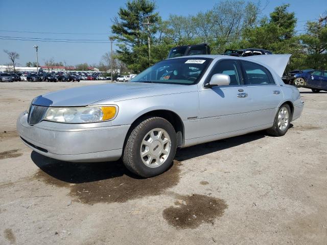 lincoln towncar 2002 1lnhm82w32y645460