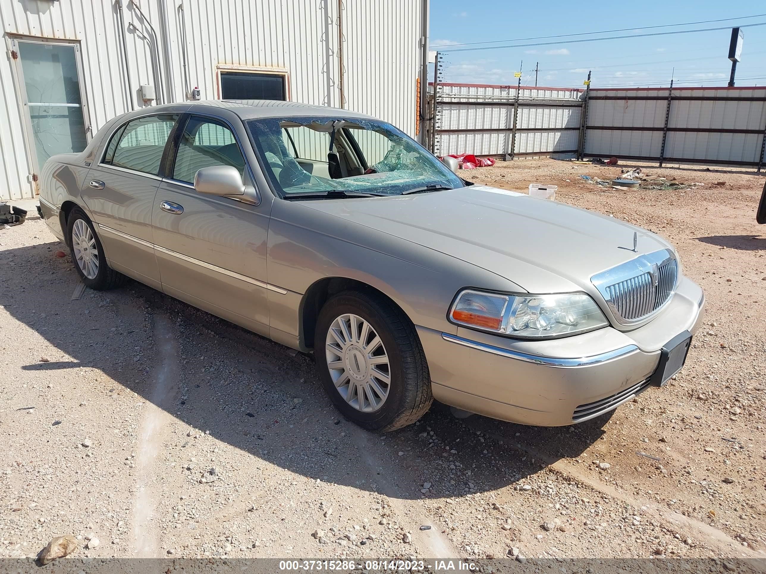 lincoln town car 2005 1lnhm82w35y609403